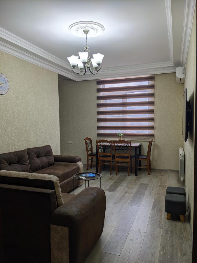 Berapartment With Mountain View 巴统 外观 照片