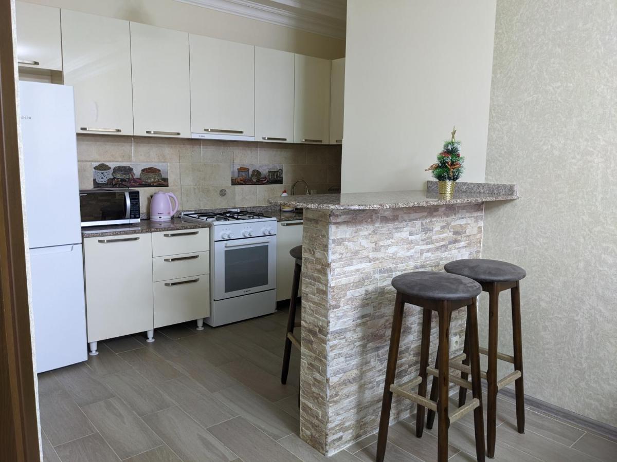 Berapartment With Mountain View 巴统 外观 照片