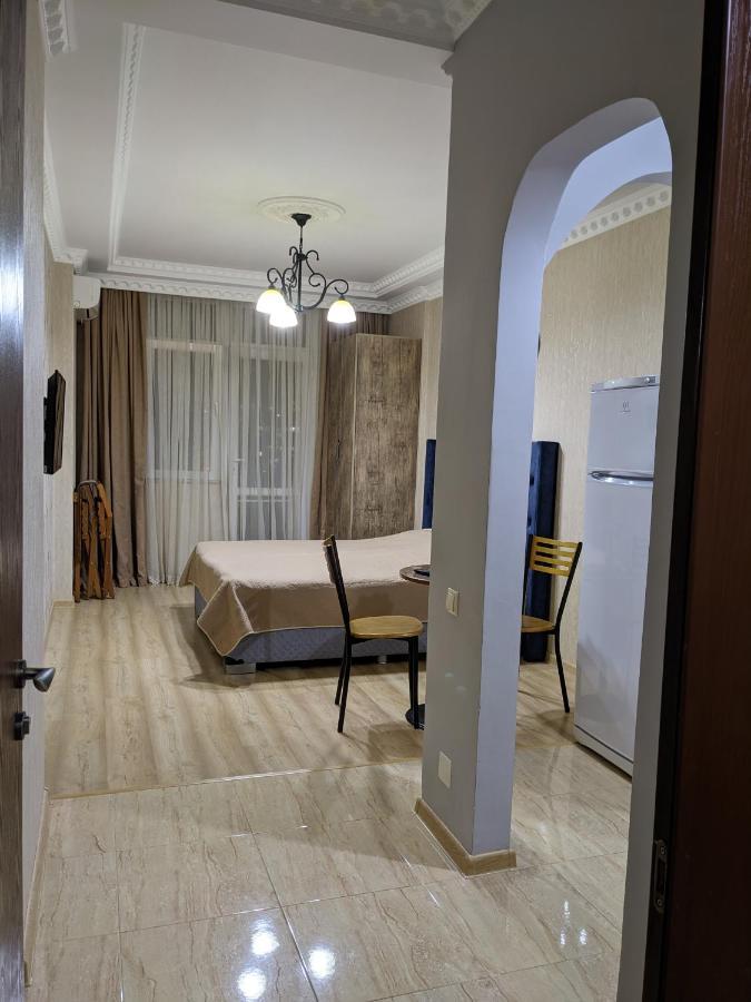 Berapartment With Mountain View 巴统 外观 照片