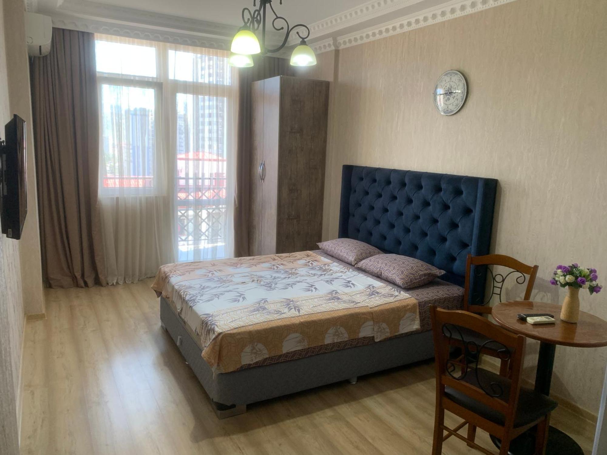 Berapartment With Mountain View 巴统 外观 照片